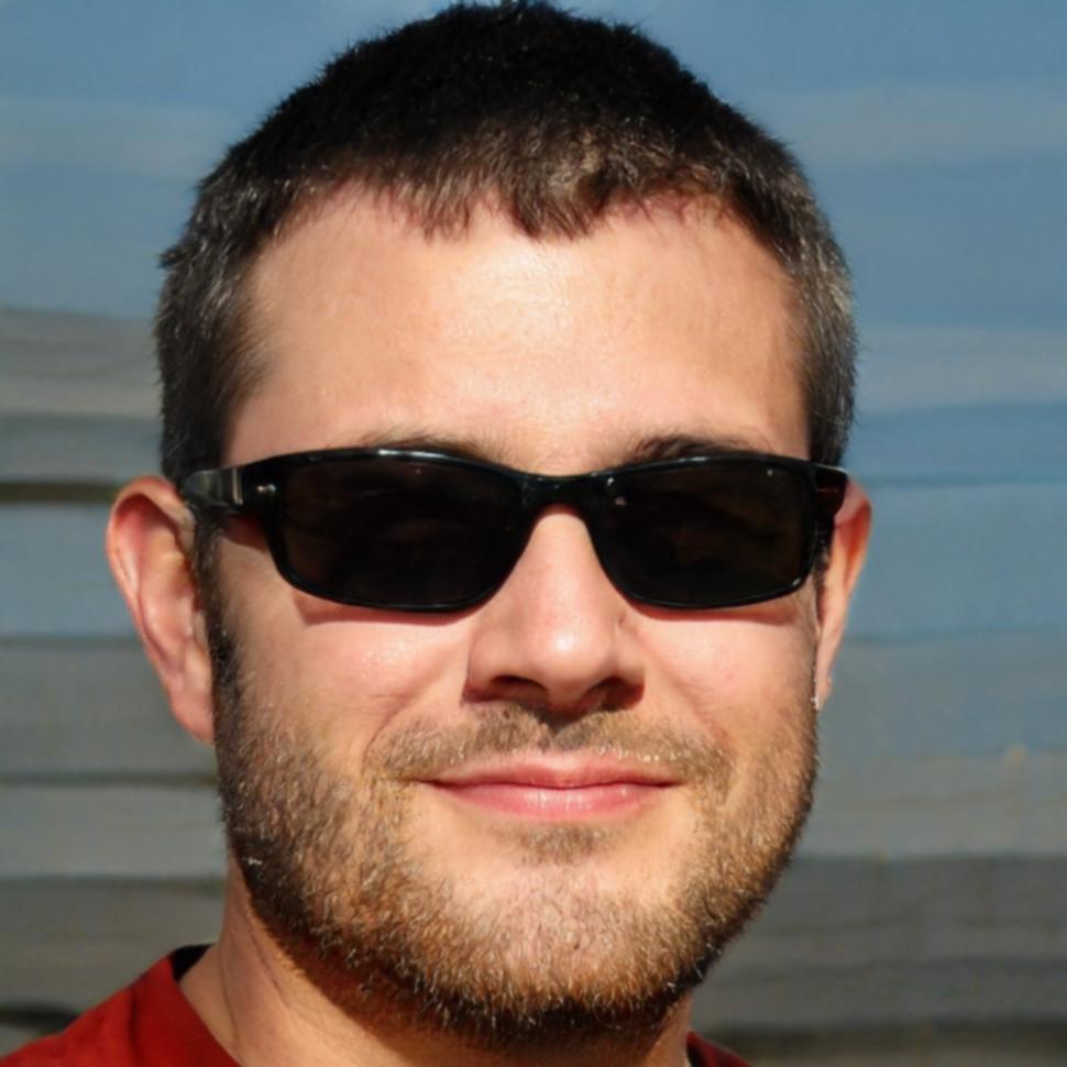 Retrato profesional de Adrián Montemayor